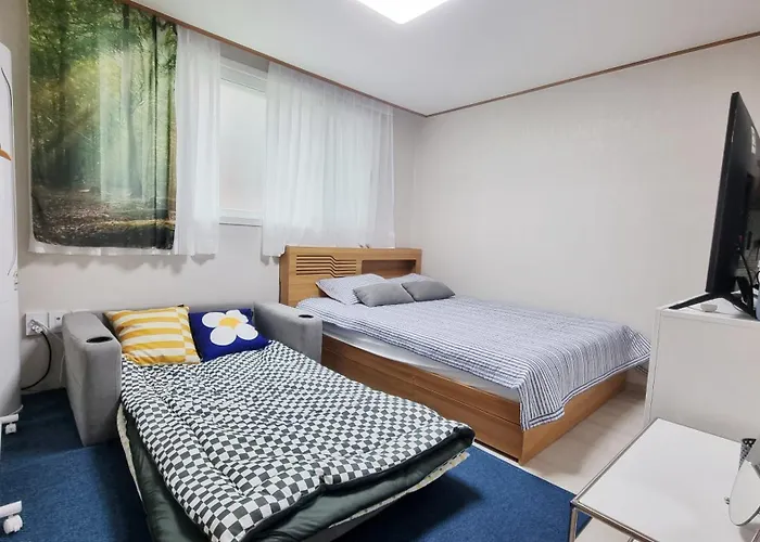 Hongdae&Sinchon 10Min Cozy House With 2 Bedrooms